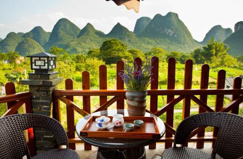 شرفة/ تراس, منتجع يانجشو كوكو جاردن (Yangshuo Coco Garden Resort) in Yulong River شرفة/ تراس, منتجع يانجشو كوكو جاردن (Yangshuo Coco Garden Resort) in Yulong River