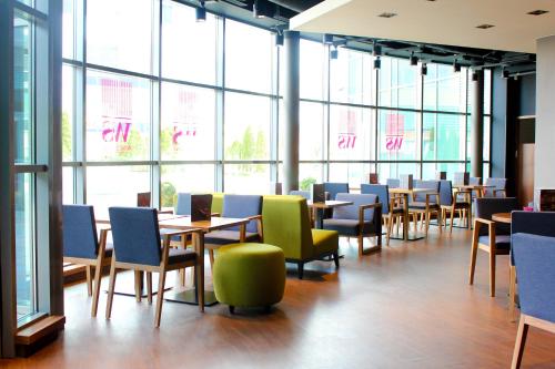 Jagatud salong / TV-ala, Mercure Poznan Hotel in Poznan Jagatud salong / TV-ala, Mercure Poznan Hotel in Poznan