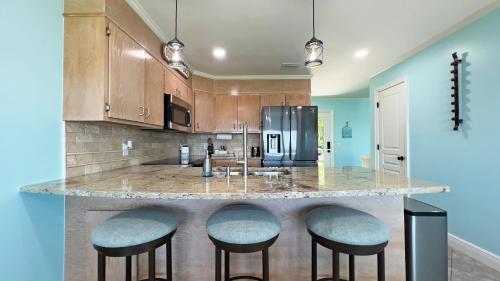 Hidden Gem with New Patio and Private Dock in Sacred Oaks Hidden Gem with New Patio and Private Dock in Sacred Oaks