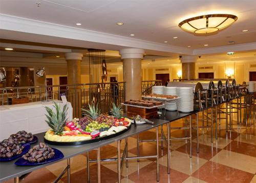 Food and beverages, Hilton Paddington Hotel in London Food and beverages, Hilton Paddington Hotel in London