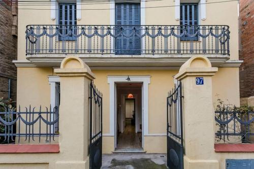 Lovely Designed House Connected To Center