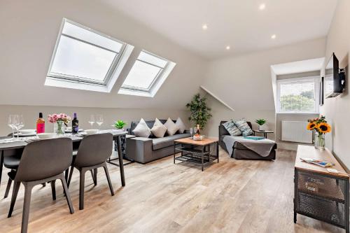 SOBO Loft Sleek Southbourne 2-Bedroom Apartment Close to SOBO Beach in East Southbourne and Tuckton SOBO Loft Sleek Southbourne 2-Bedroom Apartment Close to SOBO Beach in East Southbourne and Tuckton