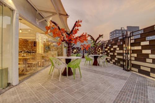 Restaurant, Super Townhouse Geetraj Near Shalimar Gateway in Alambagh Restaurant, Super Townhouse Geetraj Near Shalimar Gateway in Alambagh