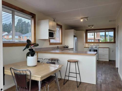 Sunny 3 bedroom house, huge deck and new bathroom in West Dunedin Sunny 3 bedroom house, huge deck and new bathroom in West Dunedin