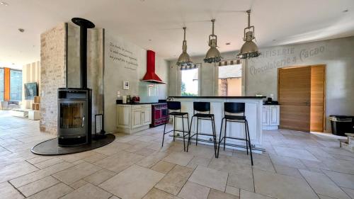 Villa de luxe, piscine chauffee & nature in Chaise-Dieu-du-Theil Villa de luxe, piscine chauffee & nature in Chaise-Dieu-du-Theil