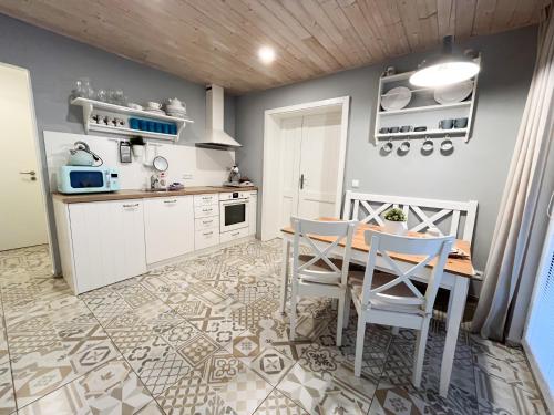 Konyha, Venkovský apartmán (Venkovsky apartman) in Stozec Konyha, Venkovský apartmán (Venkovsky apartman) in Stozec