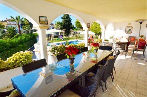 A lovely family villa with heated pool in La Sierrezuela A lovely family villa with heated pool in La Sierrezuela