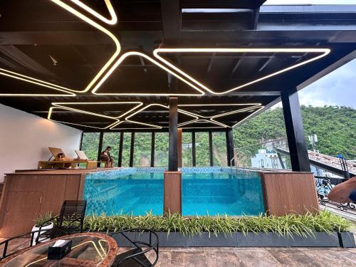 Swimming pool, Cat Ba Wistaria Hotel - Pool & Massage in Cat Ba Island Swimming pool, Cat Ba Wistaria Hotel - Pool & Massage in Cat Ba Island