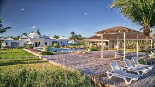 Silver Palms - Brand New Designer Home on Banks Road home in North Palmetto Point Silver Palms - Brand New Designer Home on Banks Road home in North Palmetto Point