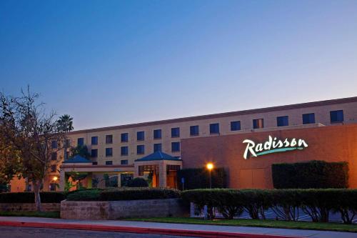 Tampilan eksterior, Radisson Hotel Santa Maria in Santa Maria (CA) Tampilan eksterior, Radisson Hotel Santa Maria in Santa Maria (CA)