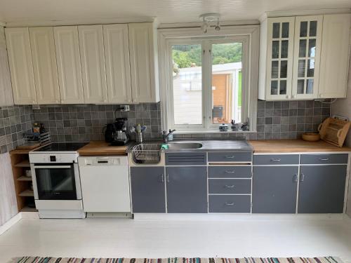 Flø Feriehus med Badstue in Ούλστεινβικ Flø Feriehus med Badstue in Ούλστεινβικ