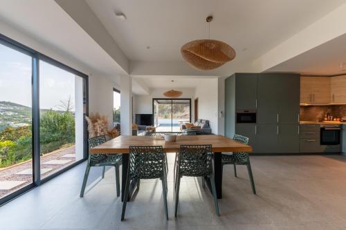 NOUVEAUTÉ ! Magnifique villa de standing avec piscine à 3 minutes des plages (NOUVEAUTE ! Magnifique villa de standing avec piscine, entre mer et montagnes, a 3 minutes des plus ) in Porticcio NOUVEAUTÉ ! Magnifique villa de standing avec piscine à 3 minutes des plages (NOUVEAUTE ! Magnifique villa de standing avec piscine, entre mer et montagnes, a 3 minutes des plus ) in Porticcio