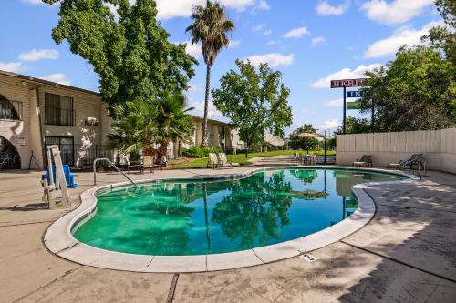 בריכת שחיה, Heritage Inn Express Roseville in רוסויל(סי אי) בריכת שחיה, Heritage Inn Express Roseville in רוסויל(סי אי)