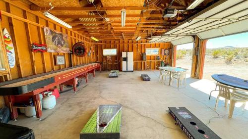 الأنشطة, Desert View Retreat - Sleeps 22, Game Garage, Near Skywalk & Lake Mead in Meadview الأنشطة, Desert View Retreat - Sleeps 22, Game Garage, Near Skywalk & Lake Mead in Meadview