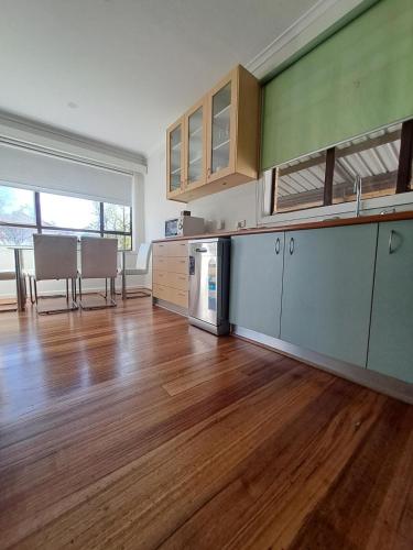 Fantastic Three Bedroom Home Close to City and Airport in 福克納 Fantastic Three Bedroom Home Close to City and Airport in 福克納