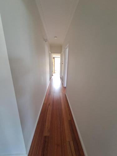 Fantastic Three Bedroom Home Close to City and Airport in 福克納 Fantastic Three Bedroom Home Close to City and Airport in 福克納