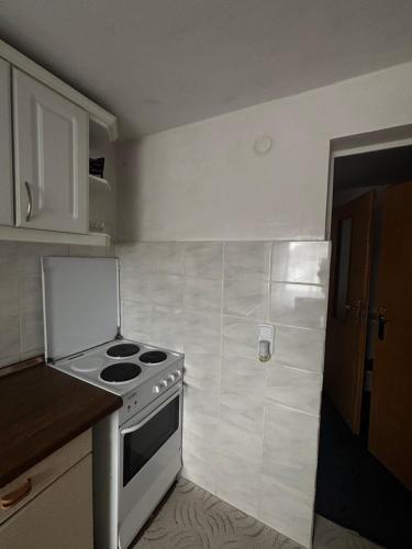 96 négyzetméteres, 1 hálószobás Apartman 1 fürdőszobával Adorf/Vogtl. területén (Iridam) in Adorf/Vogtl. 96 négyzetméteres, 1 hálószobás Apartman 1 fürdőszobával Adorf/Vogtl. területén (Iridam) in Adorf/Vogtl.