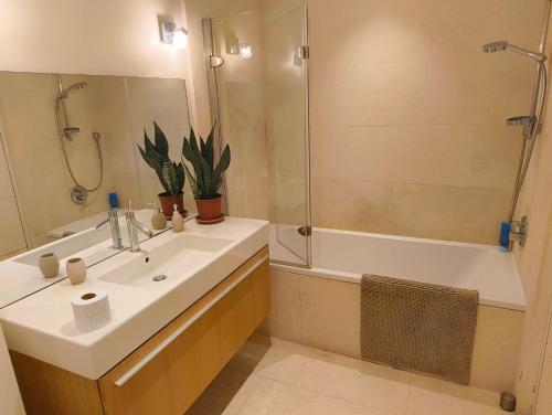 Bathroom, Quiet Private Garden Suite with Pool in Maure Bathroom, Quiet Private Garden Suite with Pool in Maure