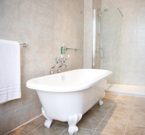 浴室, 諾丁漢威斯敏斯特貝斯特韋斯特Plus酒店 (Best Western Plus Nottingham Westminster Hotel) in 舍伍德 浴室, 諾丁漢威斯敏斯特貝斯特韋斯特Plus酒店 (Best Western Plus Nottingham Westminster Hotel) in 舍伍德