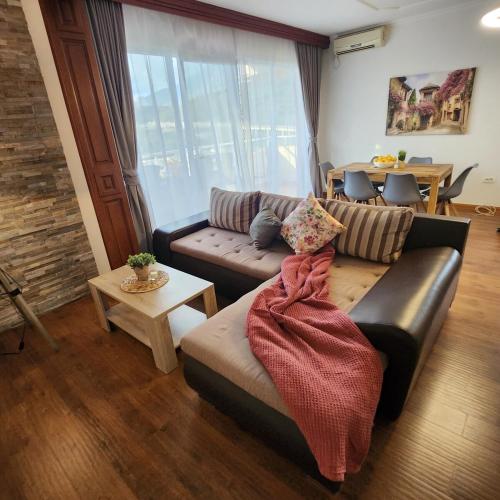 Sea & Mountains in 烏耶哈 Sea & Mountains in 烏耶哈