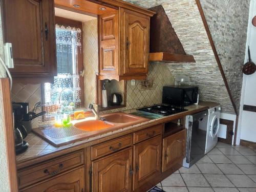 Konyha, Maison de Campagne in Jaligny-sur-Besbre Konyha, Maison de Campagne in Jaligny-sur-Besbre