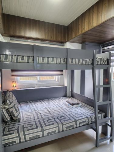 Burnham Hill Condo near Burnham Park