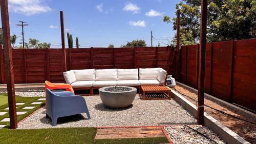 Balcony/terrace, San Diego Oasis Fire Pit, Putting Green, Near Everything in Birdland Balcony/terrace, San Diego Oasis Fire Pit, Putting Green, Near Everything in Birdland