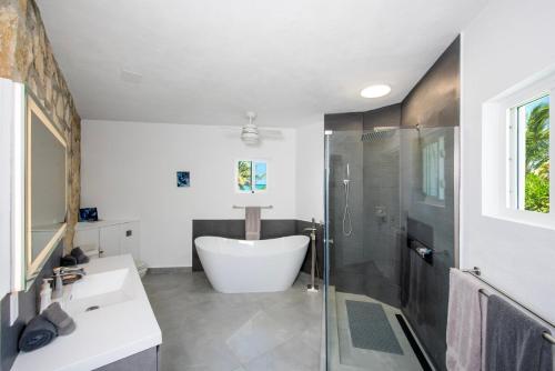 Trident Estate estate in North Palmetto Point Trident Estate estate in North Palmetto Point