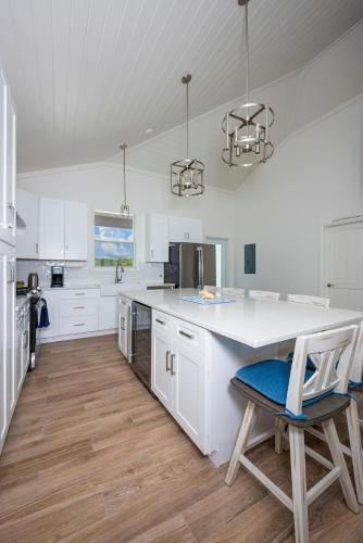 Lavender Beach House home in James Pt Lavender Beach House home in James Pt