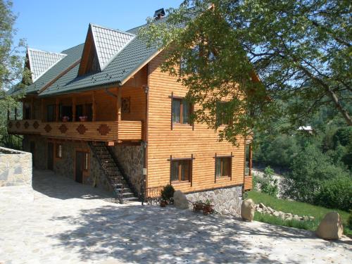 Indgang, Гуцульська хата in Yaremche Indgang, Гуцульська хата in Yaremche
