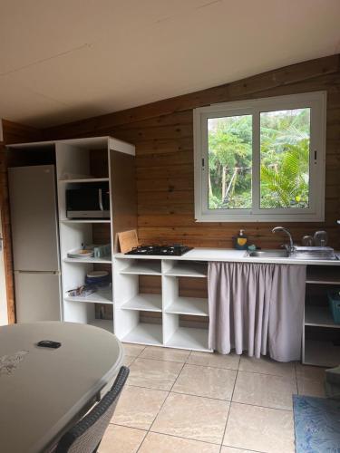 Konyha, LaKour Fleurie Chambres d hôtes (LaKour Fleurie Chambres d hotes) in Sainte Rose Konyha, LaKour Fleurie Chambres d hôtes (LaKour Fleurie Chambres d hotes) in Sainte Rose