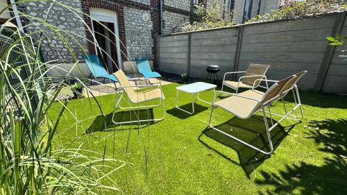 Le Refuge Urbain in Avenue de la Liberation Le Refuge Urbain in Avenue de la Liberation