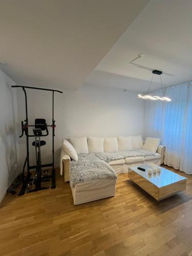 Bright & Stylish Apartment with Huge Terrace - Close to Nature in Hallonbergen Bright & Stylish Apartment with Huge Terrace - Close to Nature in Hallonbergen
