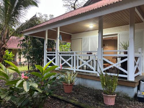 Le BUNGALOW CALEDONIEN DE SARRAMEA DEPAYSEMENT in Bourail Le BUNGALOW CALEDONIEN DE SARRAMEA DEPAYSEMENT in Bourail