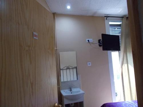 This photo about Hostal Nou Raval shared on HyHotel.com