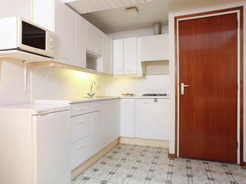 Konyha, Farmhouse in Ulicoten near Forest Trails in Best Konyha, Farmhouse in Ulicoten near Forest Trails in Best