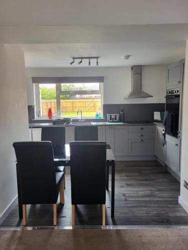 Central 2-bedroom bunglow with double sofa bed in Carnoustie Central 2-bedroom bunglow with double sofa bed in Carnoustie
