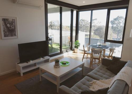 Bell St Retreat - 2BR 2Bath Stay in Ivanhoe Bell St Retreat - 2BR 2Bath Stay in Ivanhoe