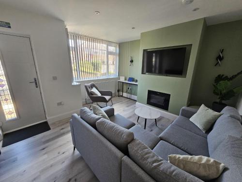 House - Sleeps 4 - Parking - Garden - City Centre in Beeston House - Sleeps 4 - Parking - Garden - City Centre in Beeston
