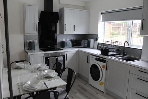 House - Sleeps 4 - Parking - Garden - City Centre in Beeston House - Sleeps 4 - Parking - Garden - City Centre in Beeston