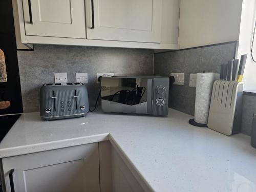 House - Sleeps 4 - Parking - Garden - City Centre in Beeston House - Sleeps 4 - Parking - Garden - City Centre in Beeston