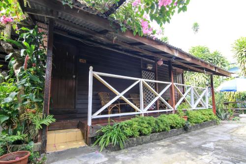 Garden, Hotel O Ombak Inn Chalet in Pangkor Garden, Hotel O Ombak Inn Chalet in Pangkor