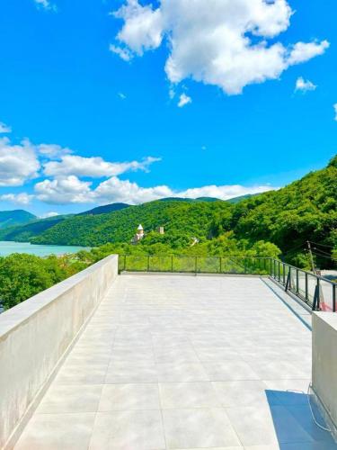 Berg Ananuri in Ananuri Berg Ananuri in Ananuri