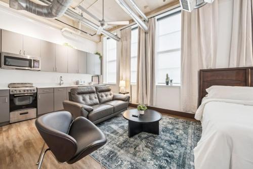 Gastenkamer, Stylish Loft 5 Min to Downtown No 212 in Cedars Gastenkamer, Stylish Loft 5 Min to Downtown No 212 in Cedars