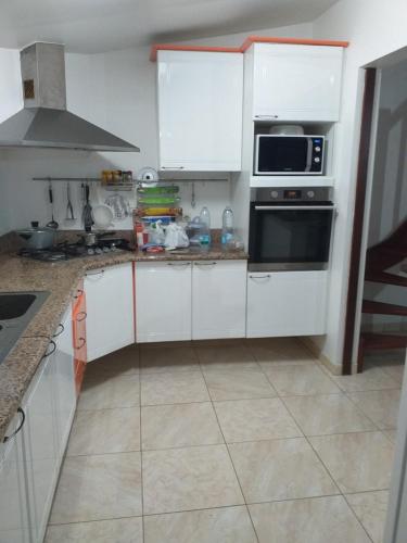 Cozinha, villa 4 chambres climatisées avec piscine (villa 4 chambres climatisees avec piscine) in La Trinite Cozinha, villa 4 chambres climatisées avec piscine (villa 4 chambres climatisees avec piscine) in La Trinite