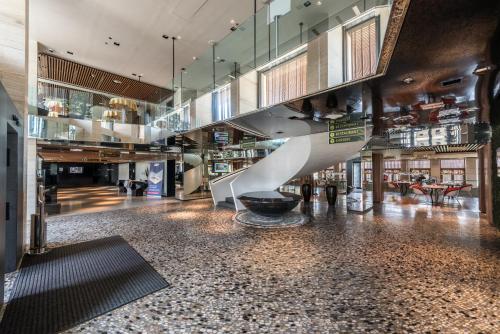 לובי, Hotel Yasmin Kosice in קושיצה לובי, Hotel Yasmin Kosice in קושיצה
