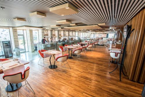 מרפסת, Hotel Yasmin Kosice in קושיצה מרפסת, Hotel Yasmin Kosice in קושיצה