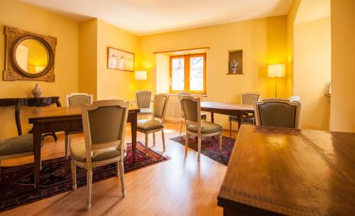Pub/Lounge, Hotel Les Vieux Toits in Hauterive Pub/Lounge, Hotel Les Vieux Toits in Hauterive