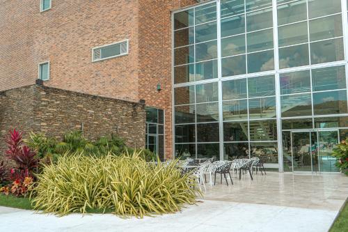 Exterior view, Hotel Manantial Valencia in El Vinedo Valencia Exterior view, Hotel Manantial Valencia in El Vinedo Valencia