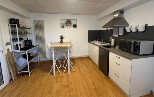 Le MANI in Sampans Le MANI in Sampans